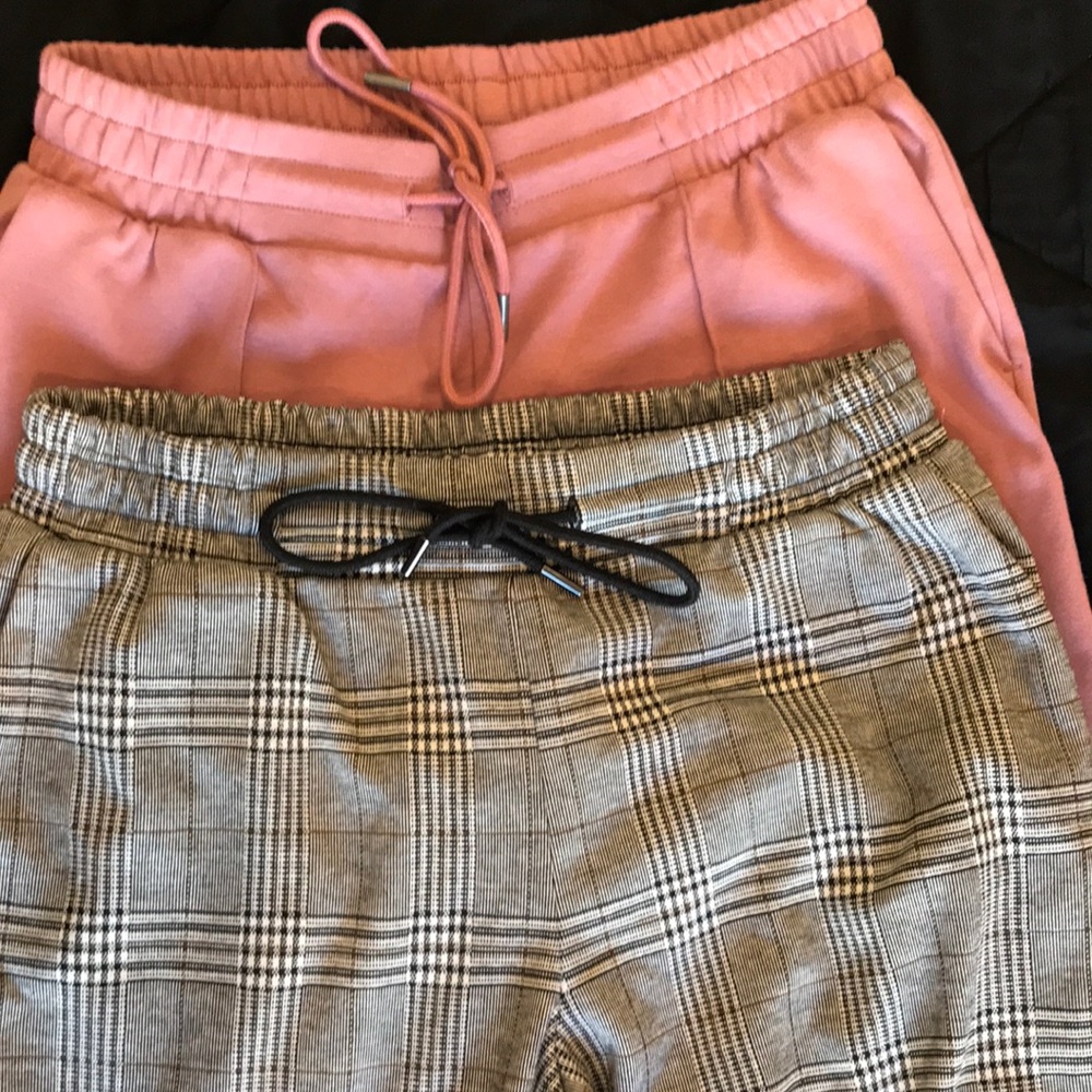 (2) a new day ankle pants.size small. New with out tag!